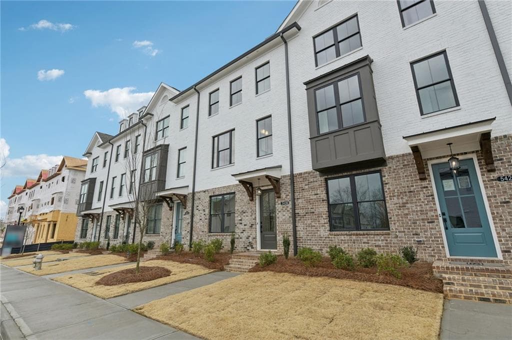 3 bedroom, 4 bathroom, 2,004 sq ft townhouse for sale at 5408 Howington Court 178, Buford, GA 30518 — photo 2