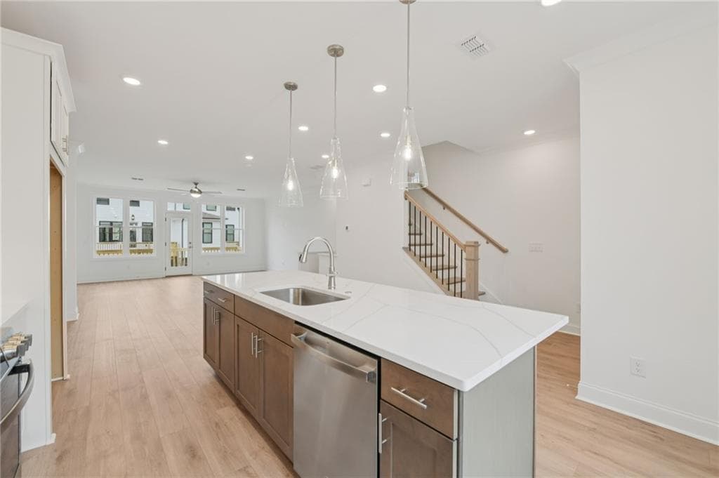 3 bedroom, 4 bathroom, 2,004 sq ft townhouse for sale at 5408 Howington Court 178, Buford, GA 30518 — photo 3