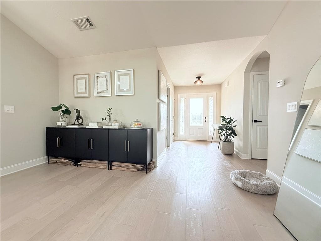 5 bedroom, 3 bathroom, 2,360 sq ft single family residence under contract at 138 Livingston Court, Winder, GA 30680 — photo 4