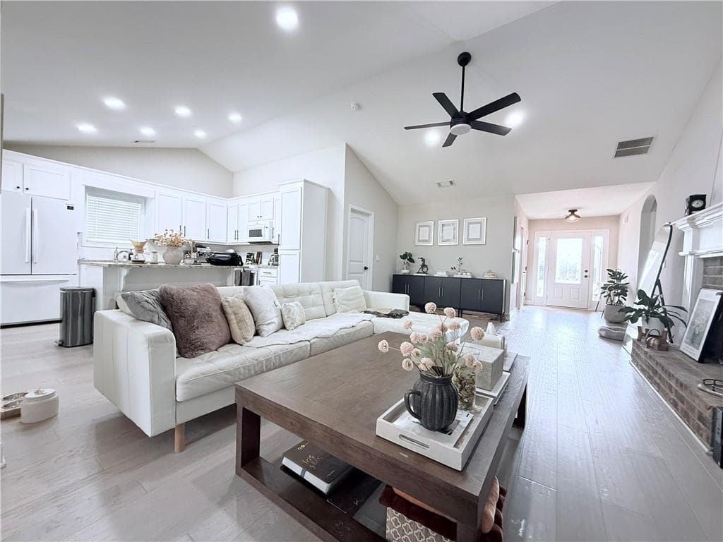 5 bedroom, 3 bathroom, 2,360 sq ft single family residence under contract at 138 Livingston Court, Winder, GA 30680 — photo 5