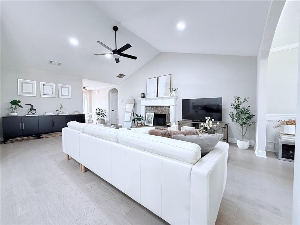 5 bedroom, 3 bathroom, 2,360 sq ft single family residence under contract at 138 Livingston Court, Winder, GA 30680 — photo 7