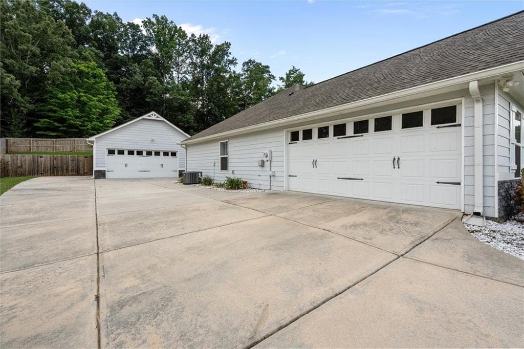 3 bedroom, 2 bathroom, 2,126 sq ft single family residence for sale at 104 Harlan Trace, Villa Rica, GA 30180 — photo 3