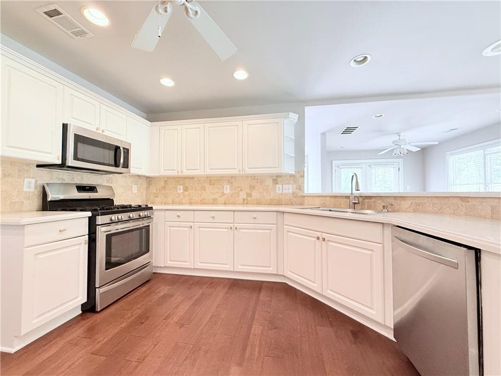 3 bedroom, 3 bathroom, 2,804 sq ft single family residence under contract at 561 Sweetfern Lane, Sugar Hill, GA 30518 — photo 4
