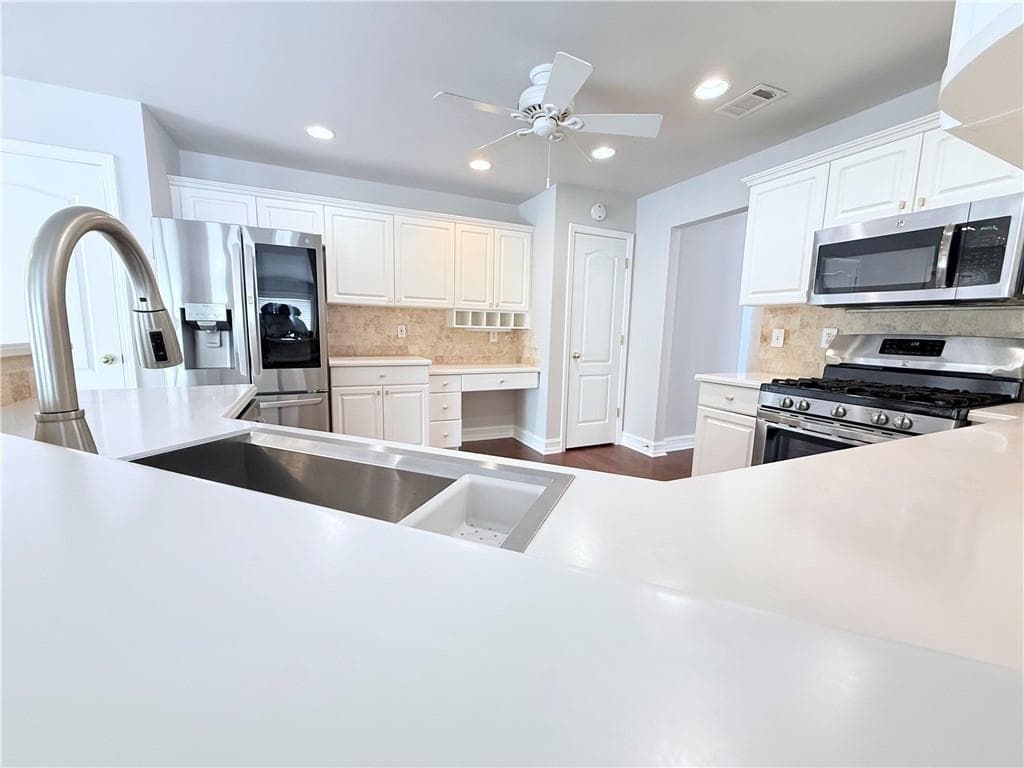 3 bedroom, 3 bathroom, 2,804 sq ft single family residence under contract at 561 Sweetfern Lane, Sugar Hill, GA 30518 — photo 8