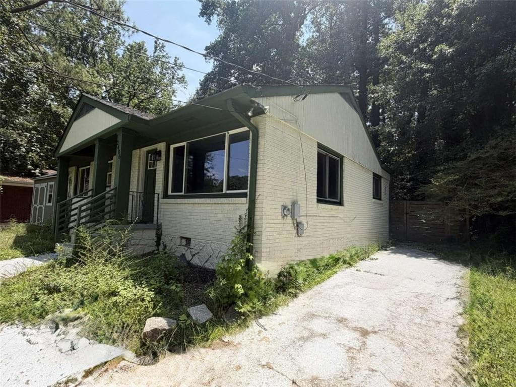 3 bedroom, 2 bathroom, 1,500 sq ft single family residence for sale at 2486 Ivydale Drive, Atlanta, GA 30311 — photo 4