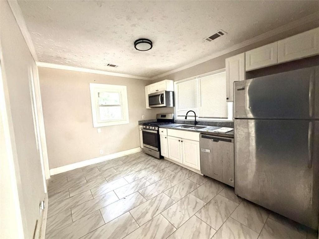 3 bedroom, 2 bathroom, 1,500 sq ft single family residence for sale at 2486 Ivydale Drive, Atlanta, GA 30311 — photo 8