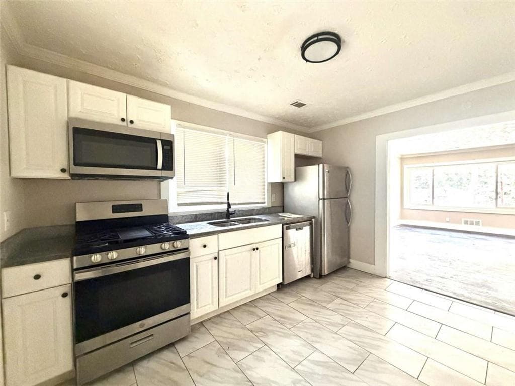 3 bedroom, 2 bathroom, 1,500 sq ft single family residence for sale at 2486 Ivydale Drive, Atlanta, GA 30311 — photo 9