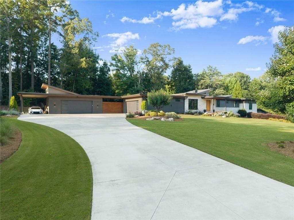 4 bedroom, 4 bathroom, 4,311 sq ft single family residence under contract at 574 Riverside Road, Sugar Hill, GA 30518 — photo 2
