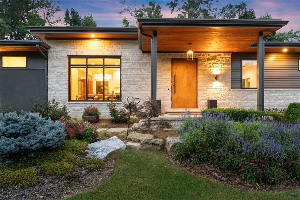 4 bedroom, 4 bathroom, 4,311 sq ft single family residence under contract at 574 Riverside Road, Sugar Hill, GA 30518 — photo 8