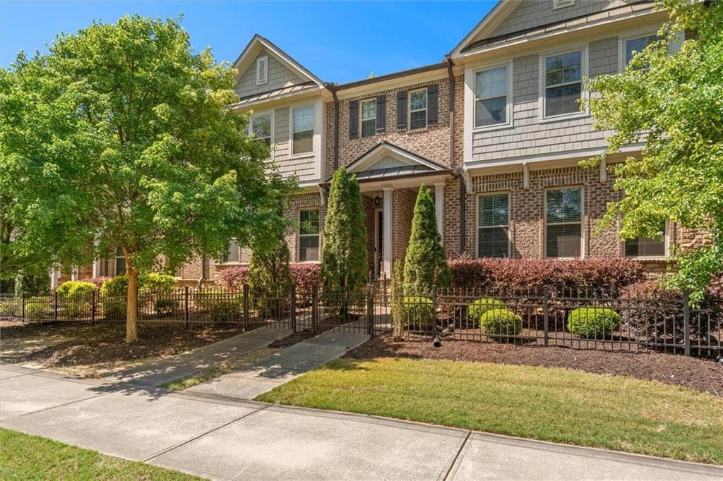 3 bedroom, 4 bathroom, 3,060 sq ft townhouse for sale at 1820 Stephanie Trail, Atlanta, GA 30329 — photo 3
