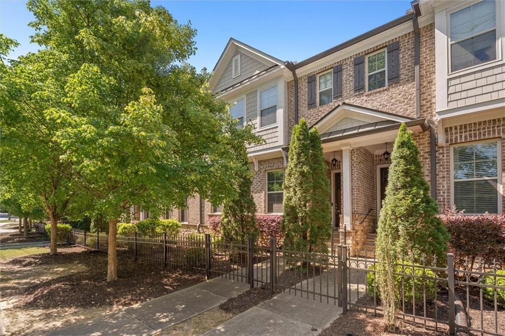 3 bedroom, 4 bathroom, 3,060 sq ft townhouse for sale at 1820 Stephanie Trail, Atlanta, GA 30329 — photo 4