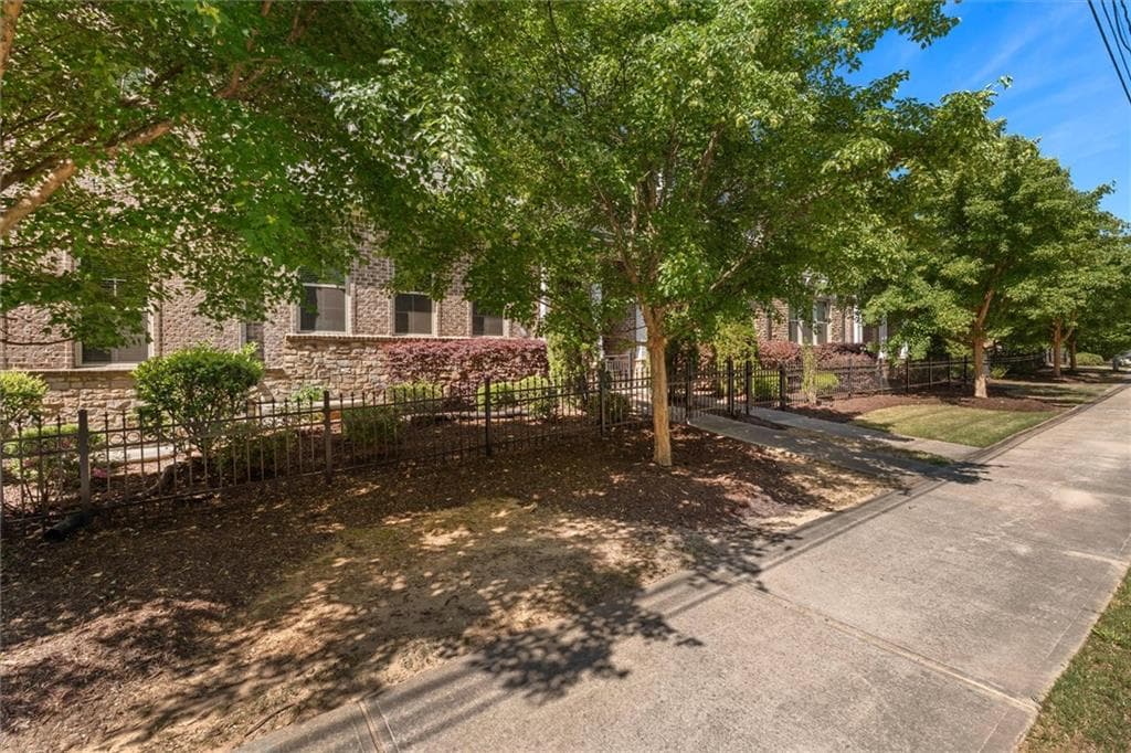 3 bedroom, 4 bathroom, 3,060 sq ft townhouse for sale at 1820 Stephanie Trail, Atlanta, GA 30329 — photo 5