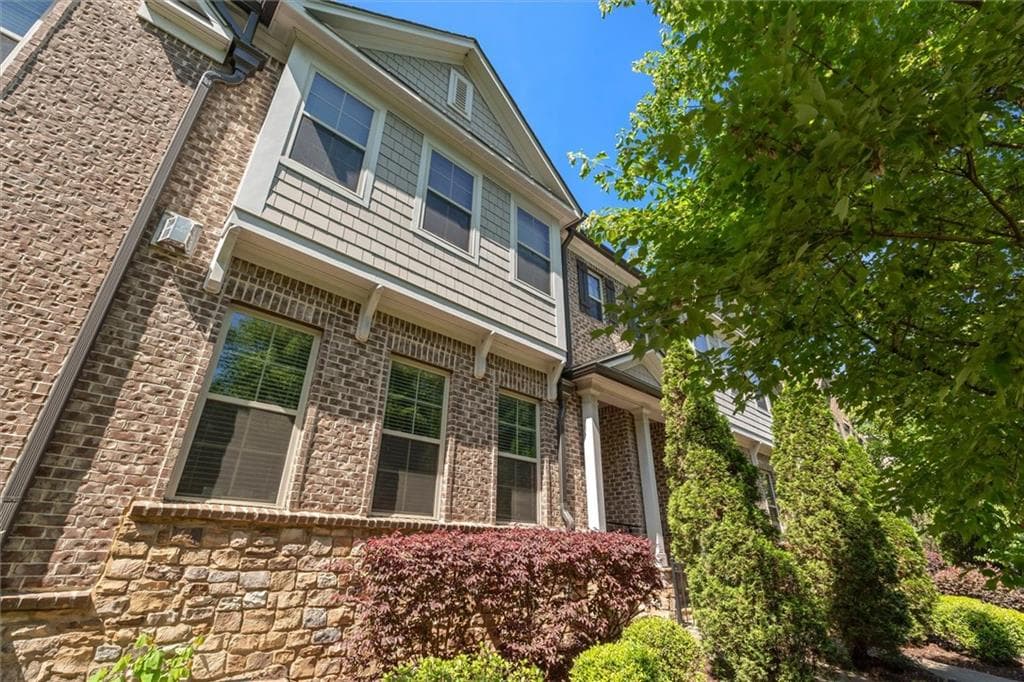 3 bedroom, 4 bathroom, 3,060 sq ft townhouse for sale at 1820 Stephanie Trail, Atlanta, GA 30329 — photo 6
