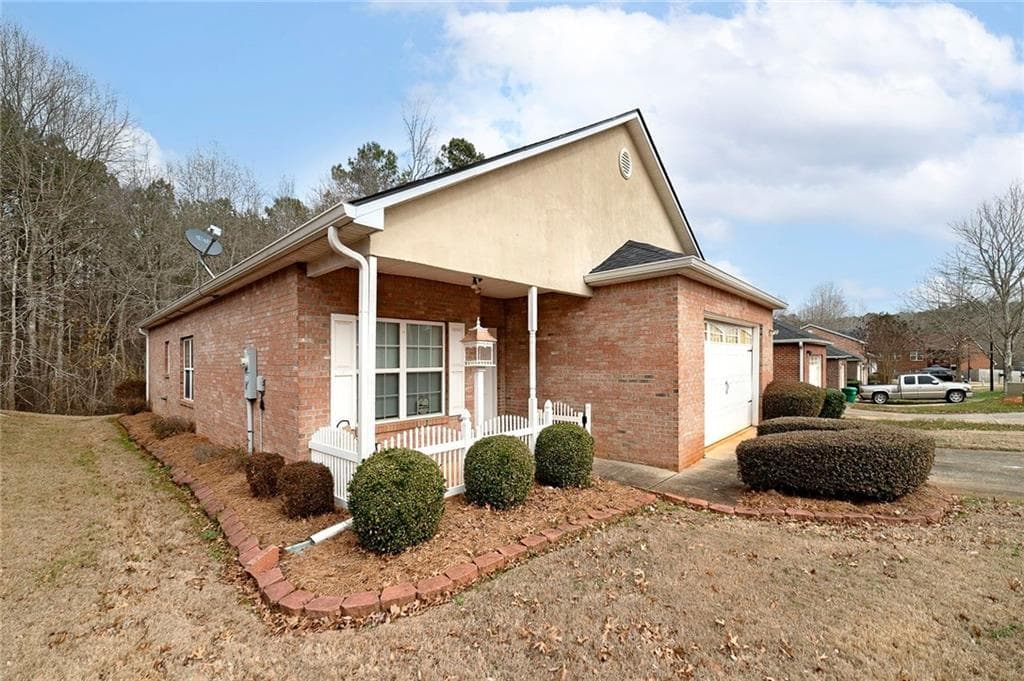 4 bedroom, 3 bathroom, 1,775 sq ft single family residence for sale at 140 Astilbe Meadow Drive, Locust Grove, GA 30248 — photo 2