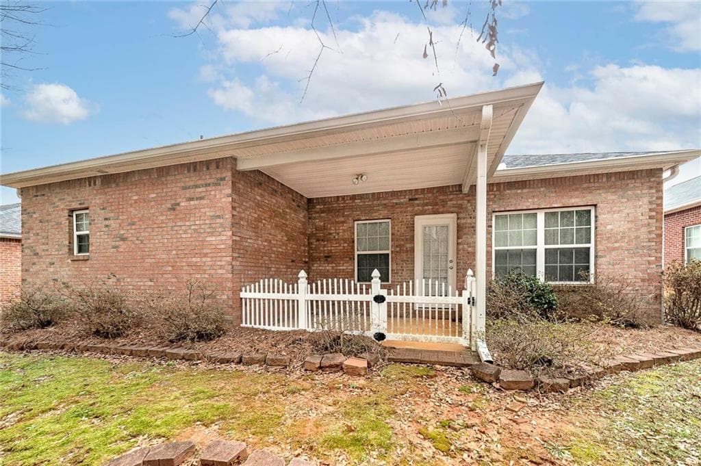 4 bedroom, 3 bathroom, 1,775 sq ft single family residence for sale at 140 Astilbe Meadow Drive, Locust Grove, GA 30248 — photo 4