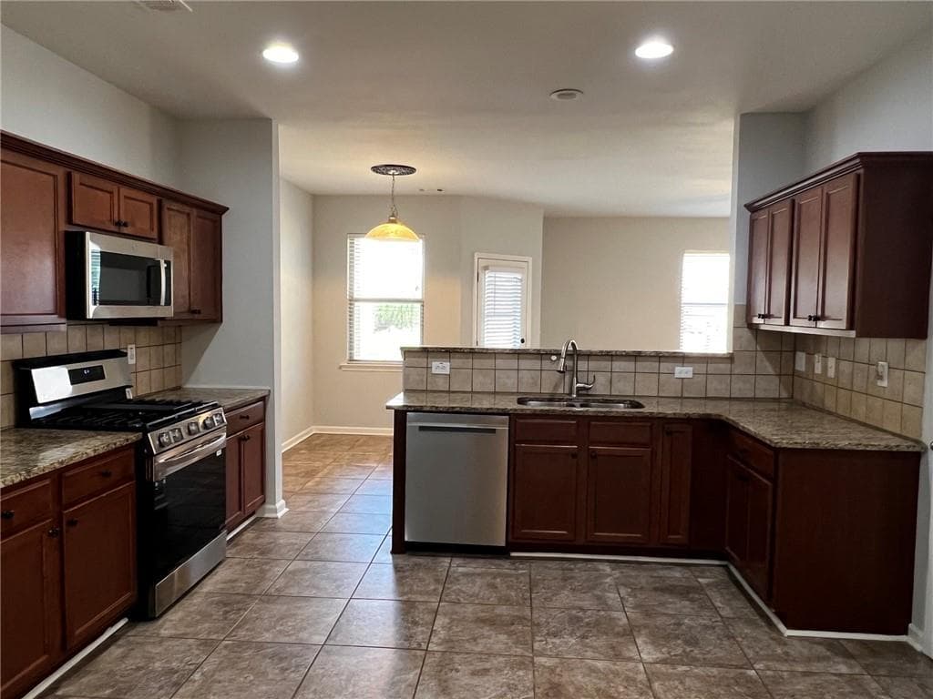 4 bedroom, 3 bathroom, 2,449 sq ft single family residence for rent at 254 Shaw Drive, Acworth, GA 30102 for $2,200 a month — photo 6