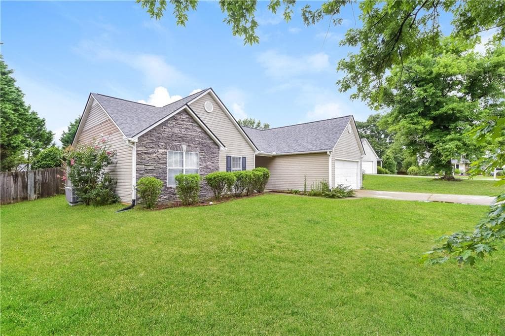3 bedroom, 2 bathroom single family residence for rent at 1525 Julianna Drive, Loganville, GA 30052 for $2,065 a month — photo 2