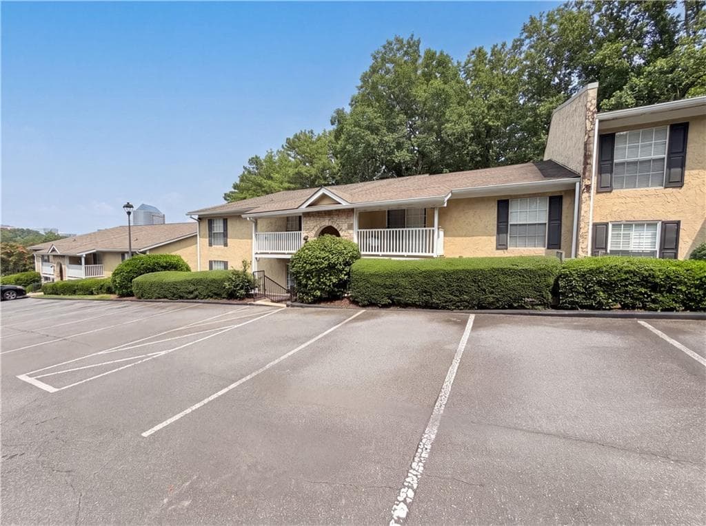 1 bedroom, 1 bathroom, 625 sq ft condominium for sale at 3175 Seven Pines Court 204, Atlanta, GA 30339