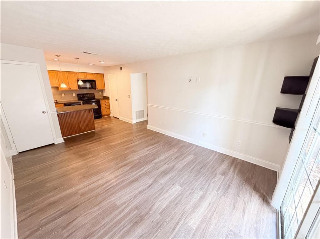 1 bedroom, 1 bathroom, 625 sq ft condominium for sale at 3175 Seven Pines Court 204, Atlanta, GA 30339 — photo 4