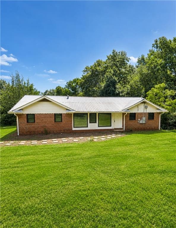 4 bedroom, 3 bathroom, 2,758 sq ft single family residence for sale at 476 Smoak Road, Griffin, GA 30223 — photo 2