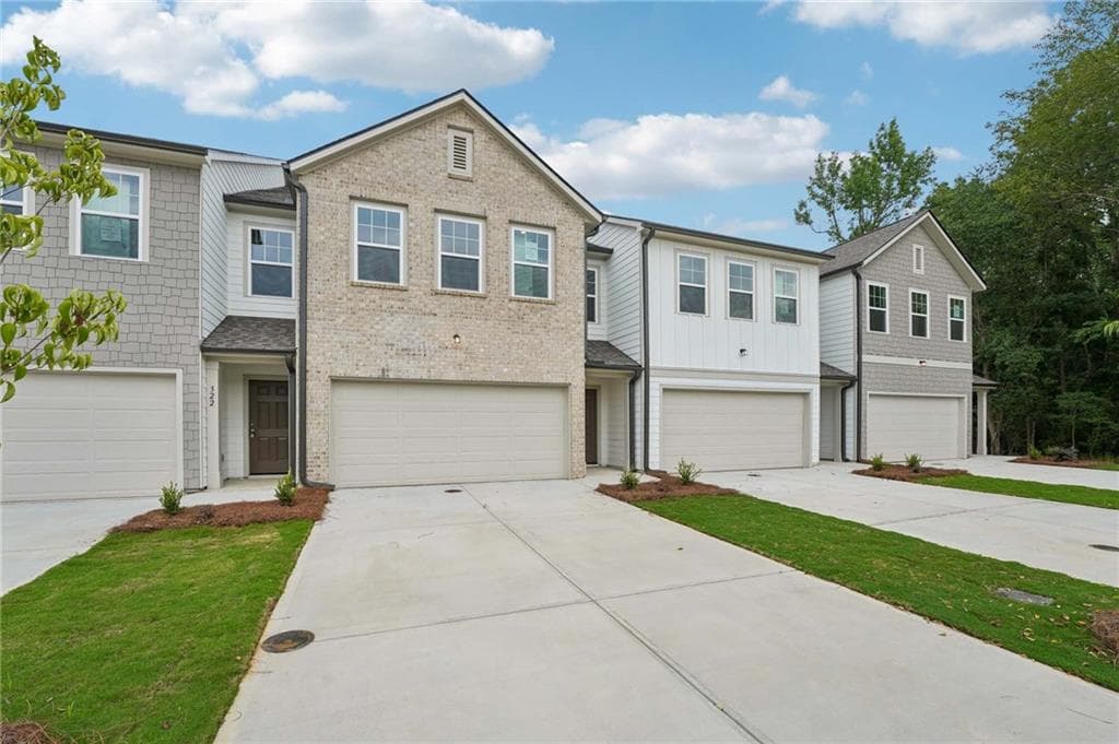 3 bedroom, 3 bathroom, 1,800 sq ft townhouse for sale at 320 Dearborn Drive, Cartersville, GA 30120 — photo 2