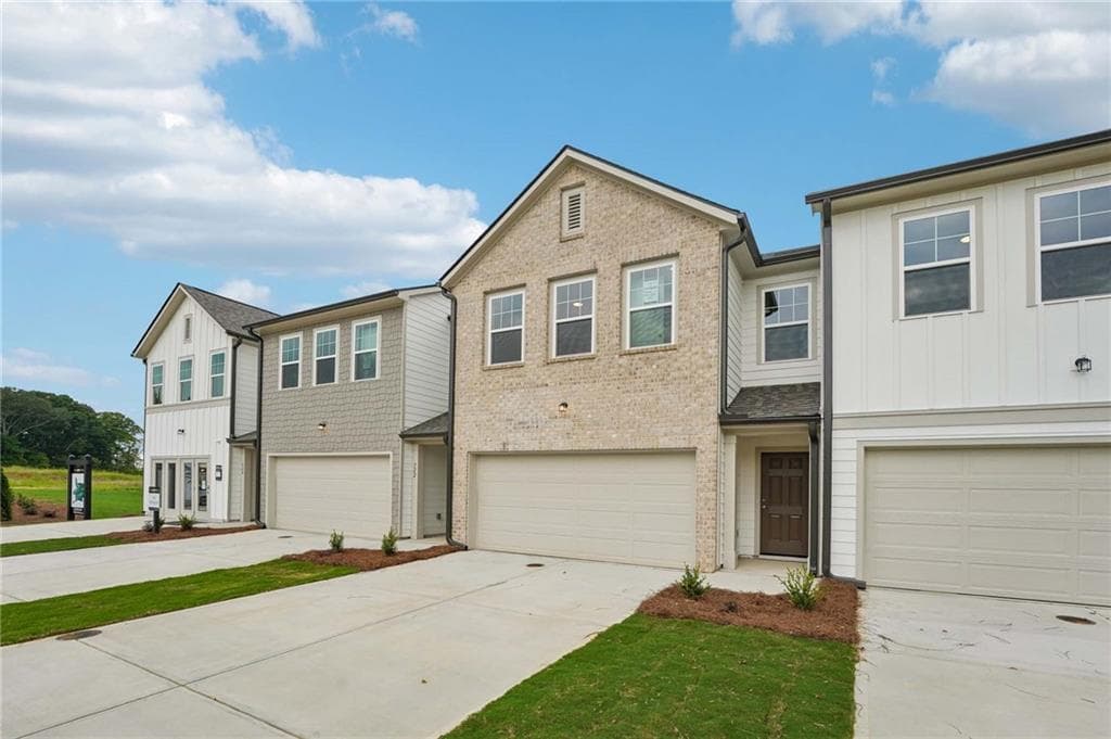 3 bedroom, 3 bathroom, 1,800 sq ft townhouse for sale at 320 Dearborn Drive, Cartersville, GA 30120 — photo 3