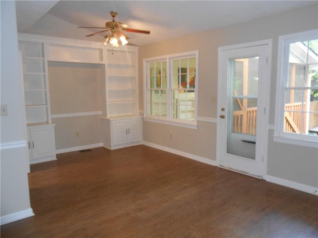 3 bedroom, 3 bathroom, 1,624 sq ft townhouse for rent at 1135 Country Club Place, Kennesaw, GA 30144 for $2,025 a month — photo 4