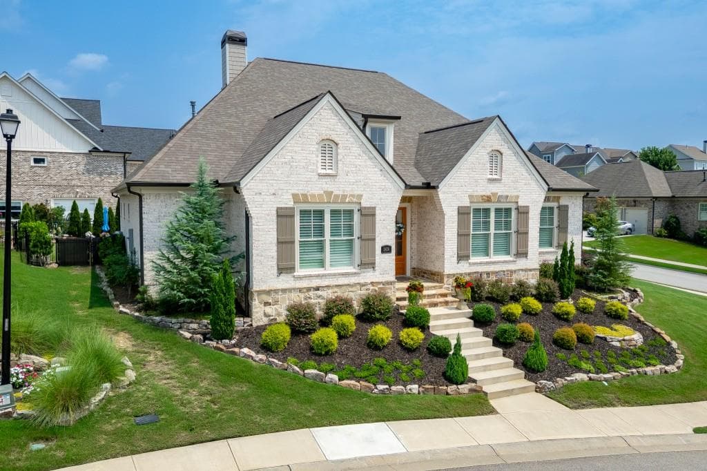 3 bedroom, 3 bathroom, 2,598 sq ft single family residence for sale at 2436 Rock Maple Drive, Braselton, GA 30517 — photo 2