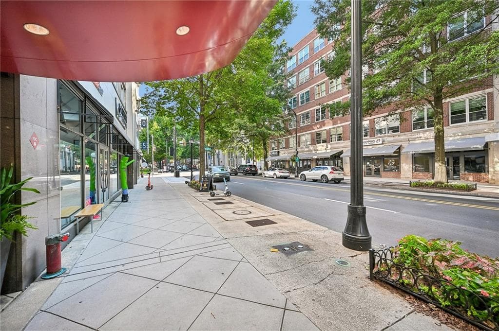 2 bedroom, 2 bathroom, 1,550 sq ft condominium for sale at 805 Peachtree Street 501, Atlanta, GA 30308 — photo 4