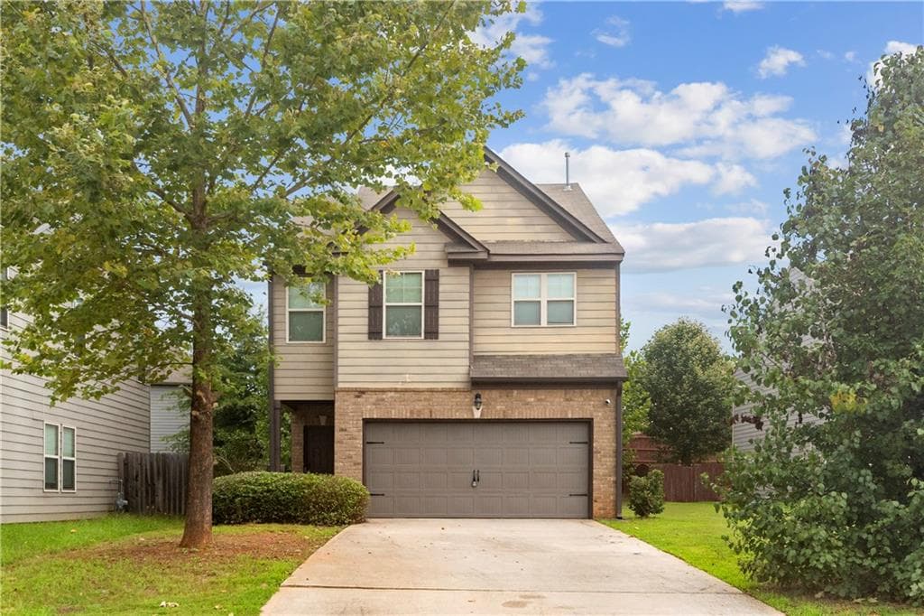4 bedroom, 3 bathroom, 2,028 sq ft single family residence for sale at 1825 Crandon Court, Mcdonough, GA 30253 — photo 2