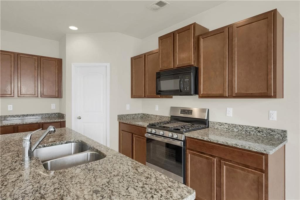 4 bedroom, 3 bathroom, 2,028 sq ft single family residence for sale at 1825 Crandon Court, Mcdonough, GA 30253 — photo 7