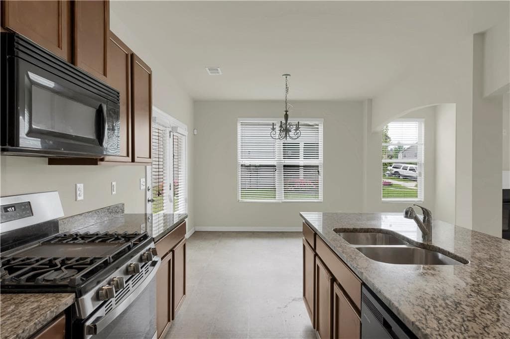 4 bedroom, 3 bathroom, 2,028 sq ft single family residence for sale at 1825 Crandon Court, Mcdonough, GA 30253 — photo 8
