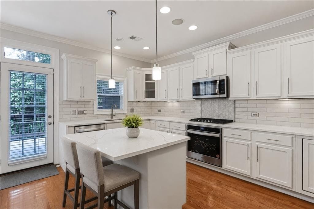 2 bedroom, 3 bathroom, 2,000 sq ft townhouse for sale at 3321 Regent Place, Atlanta, GA 30311 — photo 4