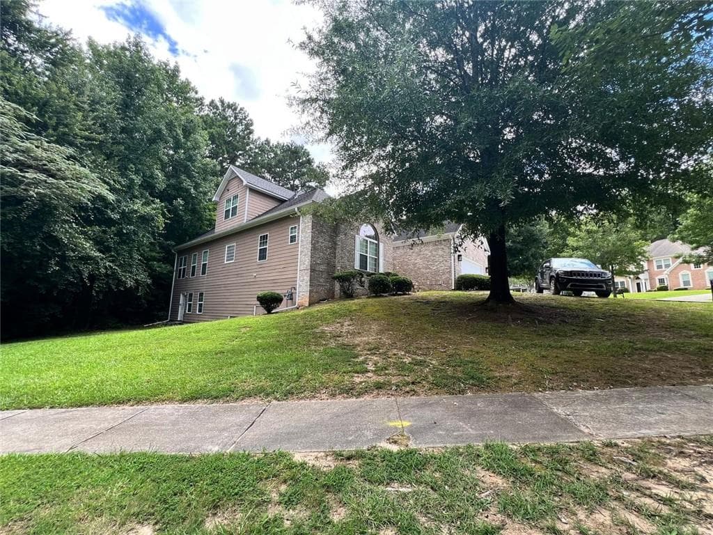 4 bedroom, 2 bathroom, 5,702 sq ft single family residence for sale at 5441 The Vyne Avenue, Atlanta, GA 30349 — photo 3
