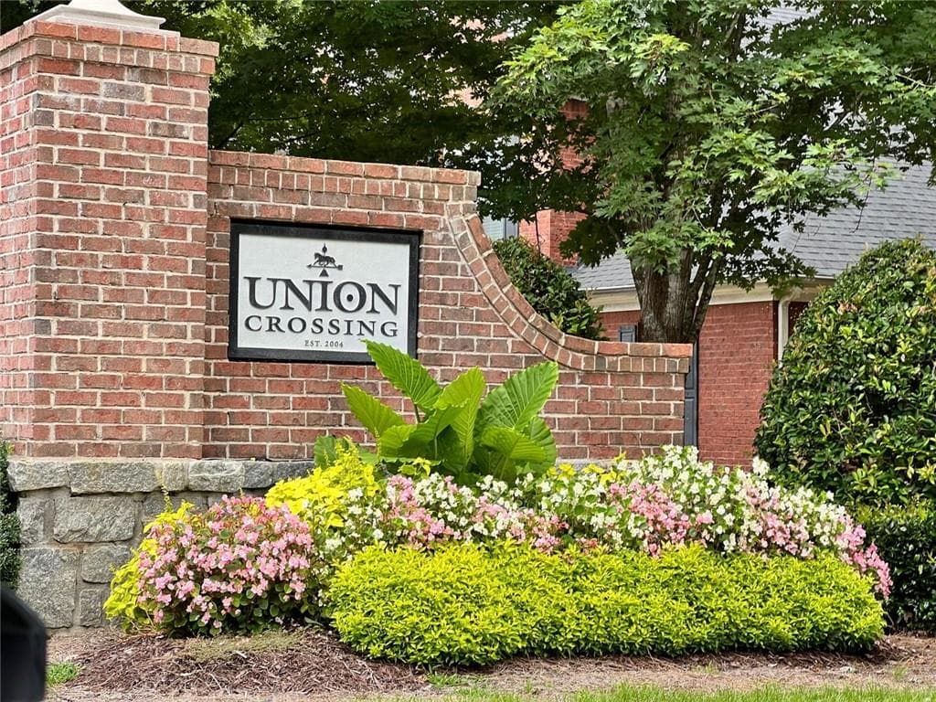 4 bedroom, 2 bathroom, 5,702 sq ft single family residence for sale at 5441 The Vyne Avenue, Atlanta, GA 30349 — photo 4