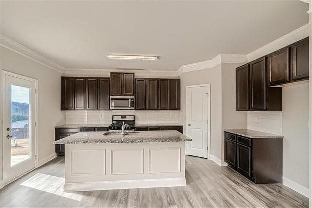 4 bedroom, 3 bathroom, 2,725 sq ft single family residence for rent at 6811 Lancaster Crossing, Flowery Branch, GA 30542 for $2,500 a month — photo 4