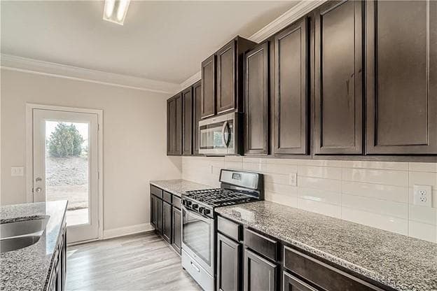 4 bedroom, 3 bathroom, 2,725 sq ft single family residence for rent at 6811 Lancaster Crossing, Flowery Branch, GA 30542 for $2,500 a month — photo 6