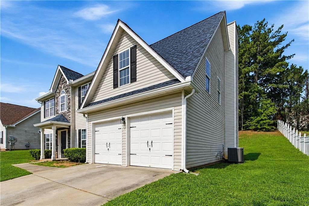 5 bedroom, 3 bathroom, 2,908 sq ft single family residence under contract at 225 Avonlea Drive, Covington, GA 30016 — photo 2