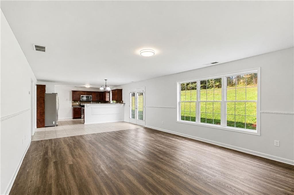 5 bedroom, 3 bathroom, 2,908 sq ft single family residence under contract at 225 Avonlea Drive, Covington, GA 30016 — photo 7