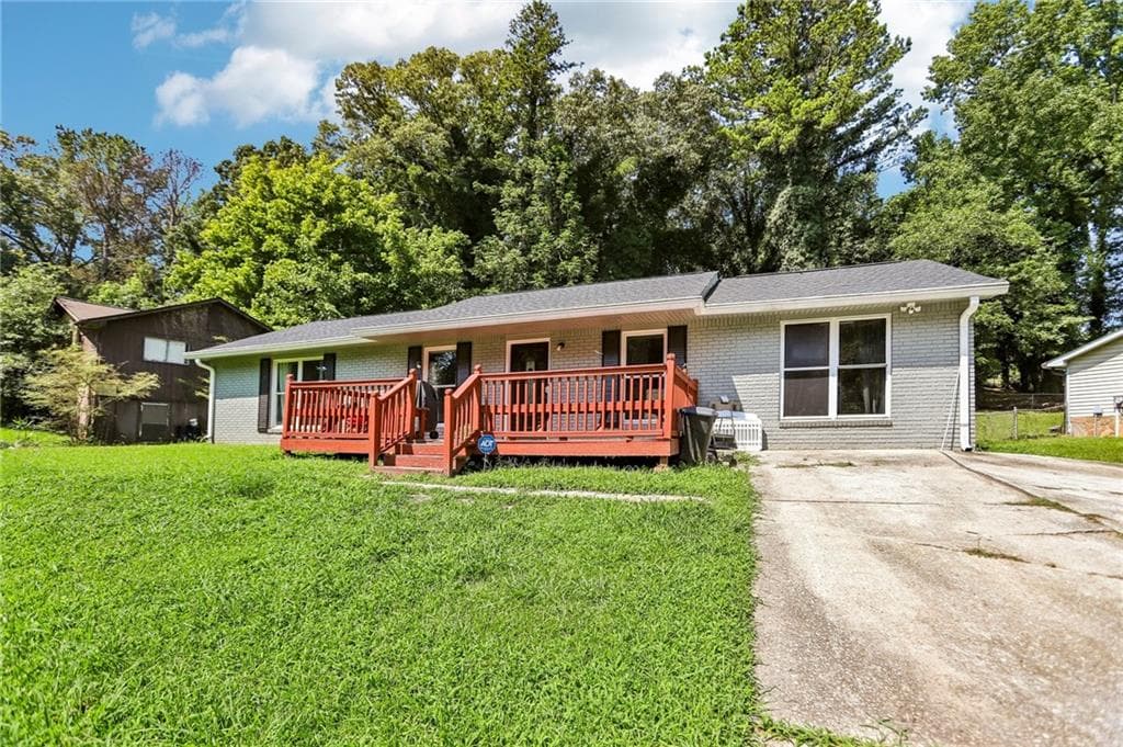 3 bedroom, 2 bathroom, 1,056 sq ft single family residence for sale at 201 Meadowlark Lane, Jonesboro, GA 30236 — photo 2