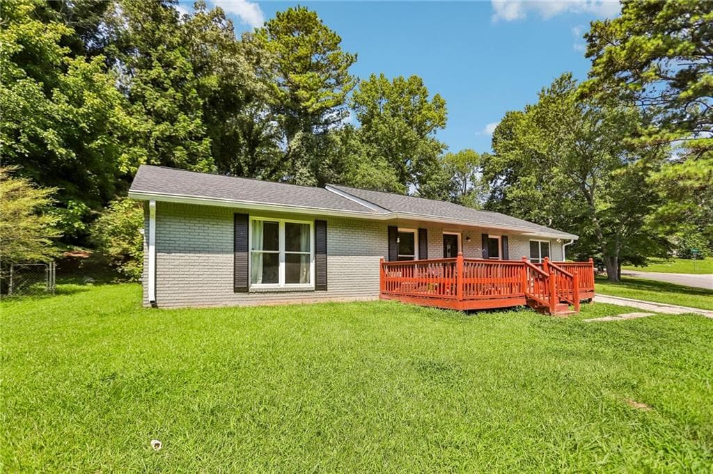 3 bedroom, 2 bathroom, 1,056 sq ft single family residence for sale at 201 Meadowlark Lane, Jonesboro, GA 30236 — photo 3