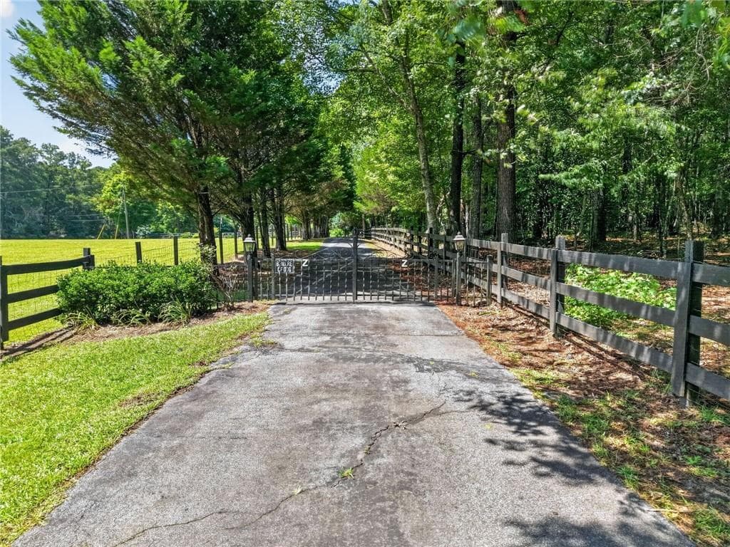 4 bedroom, 4 bathroom single family residence for sale at 3333 Jonesboro Road, South Fulton, GA 30213 — photo 5