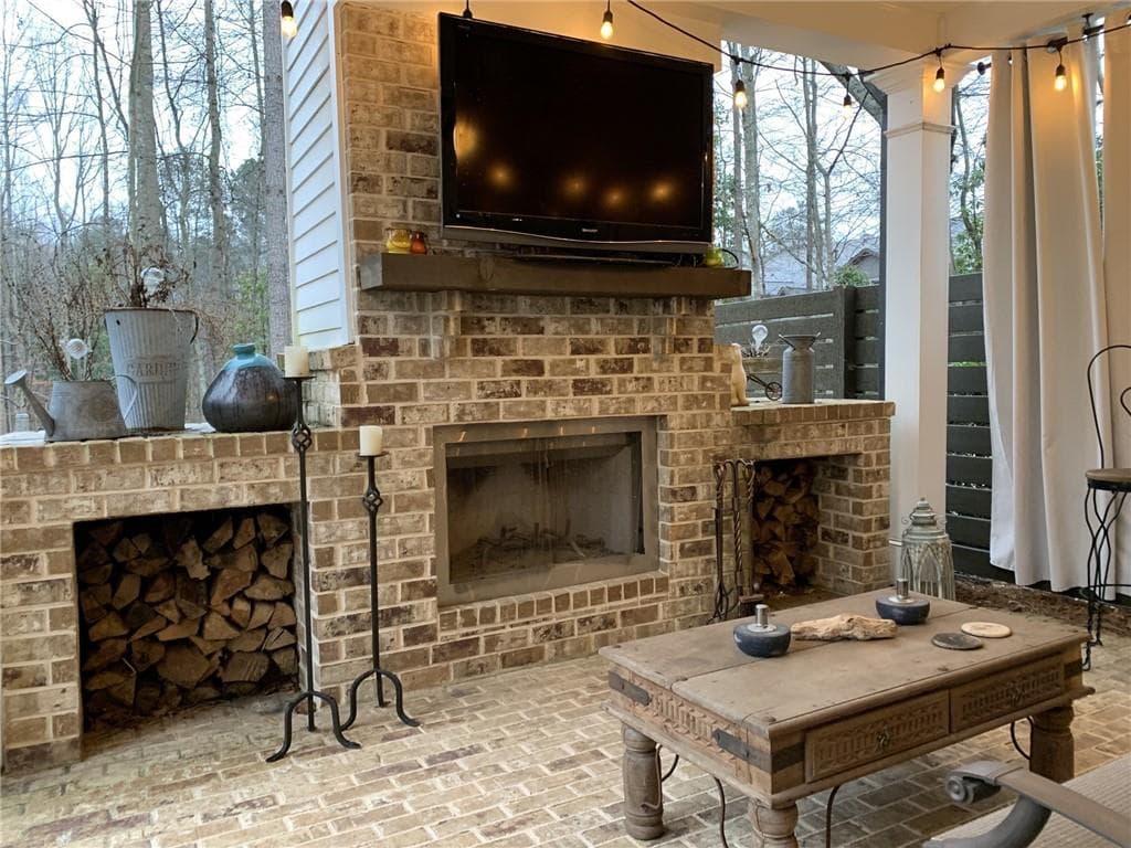 3 bedroom, 3 bathroom, 2,228 sq ft townhouse for sale at 423 Johnson Court, Alpharetta, GA 30009 — photo 6
