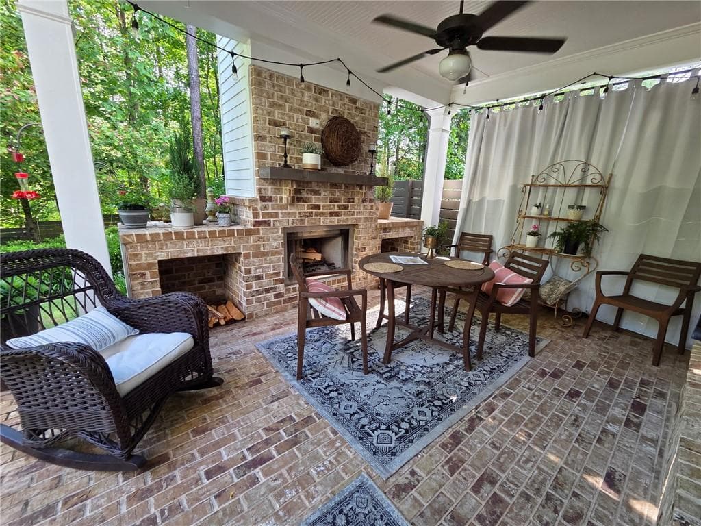 3 bedroom, 3 bathroom, 2,228 sq ft townhouse for sale at 423 Johnson Court, Alpharetta, GA 30009 — photo 7