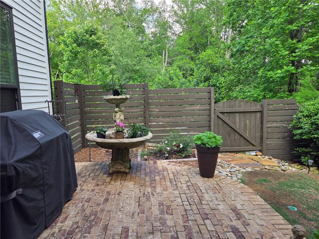 3 bedroom, 3 bathroom, 2,228 sq ft townhouse for sale at 423 Johnson Court, Alpharetta, GA 30009 — photo 9