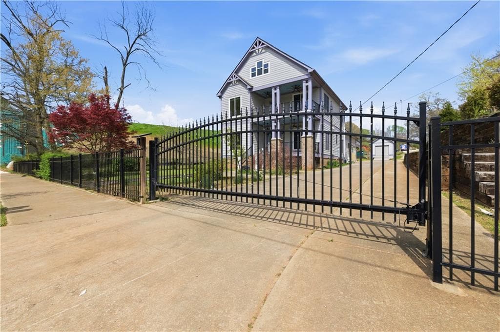 5 bedroom, 3 bathroom, 3,198 sq ft single family residence for rent at 850 Ormewood Avenue Unit A, Atlanta, GA 30316 for $3,995 a month — photo 3