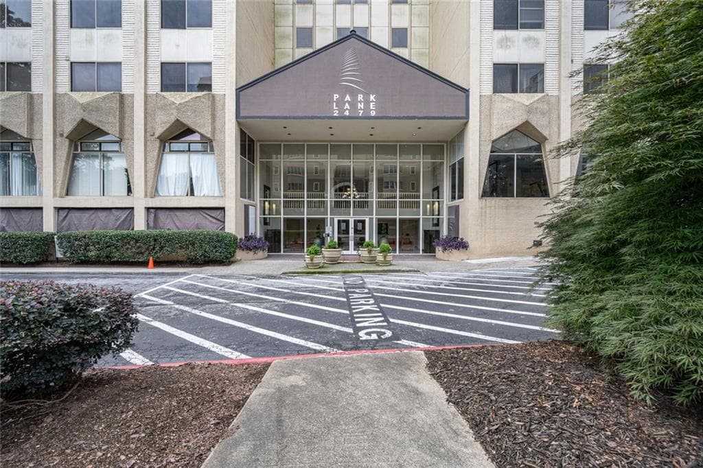 3 bedroom, 2 bathroom, 1,676 sq ft condominium for sale at 2479 Peachtree Road 1808, Atlanta, GA 30305 — photo 1 of 23