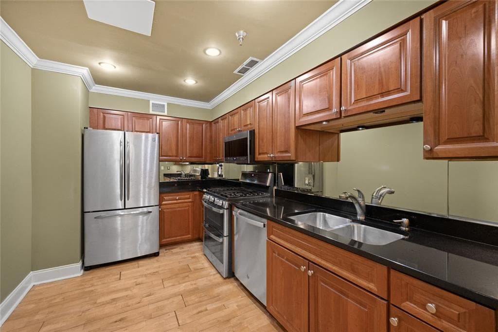 3 bedroom, 2 bathroom, 1,676 sq ft condominium for sale at 2479 Peachtree Road 1808, Atlanta, GA 30305 — photo 7