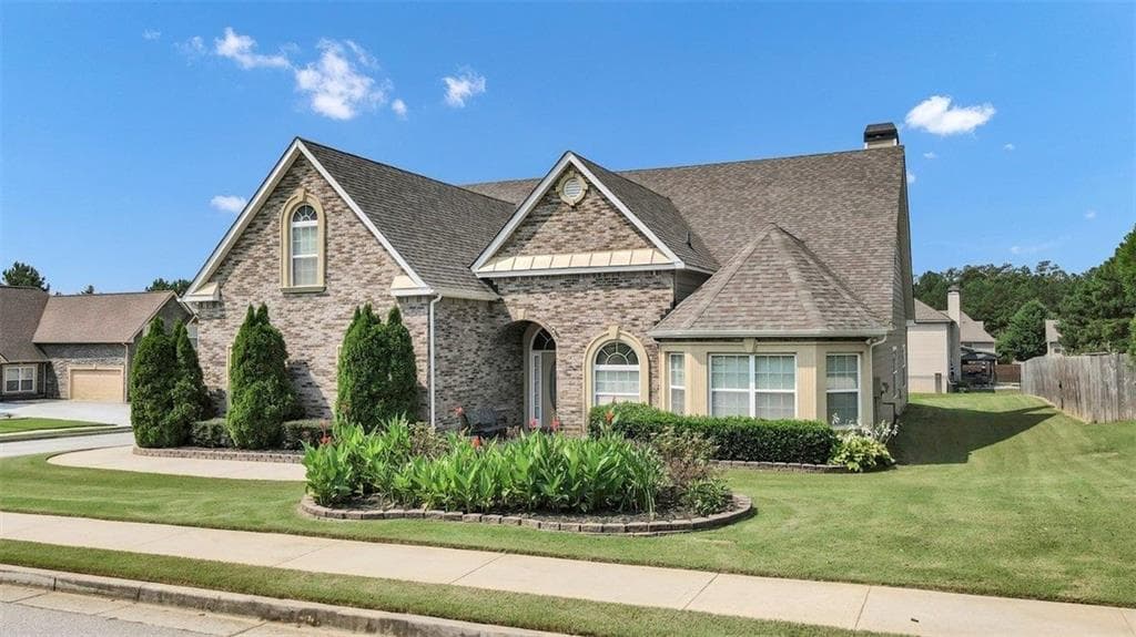 5 bedroom, 4 bathroom, 3,494 sq ft single family residence under contract at 920 Southfork Drive, Loganville, GA 30052 — photo 3