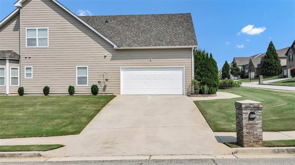 5 bedroom, 4 bathroom, 3,494 sq ft single family residence under contract at 920 Southfork Drive, Loganville, GA 30052 — photo 5
